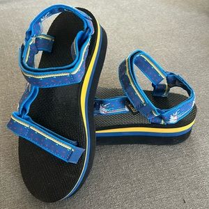 New Teva platform sandals size 7